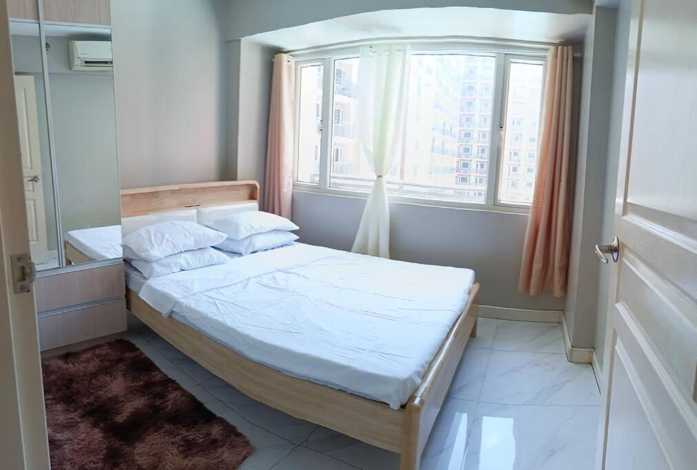 Monarch Parksuites - Balmoral Place Paranaque City Exterior foto