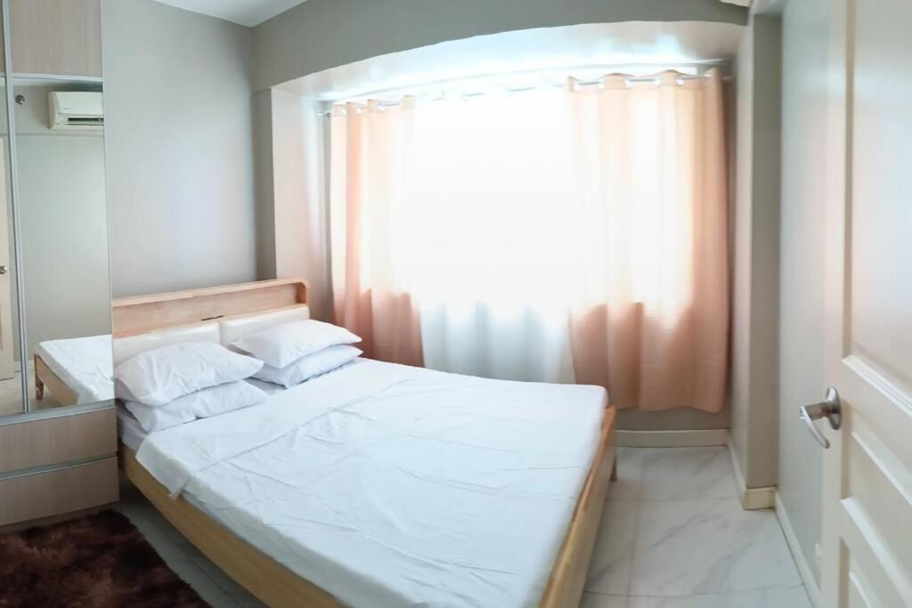 Monarch Parksuites - Balmoral Place Paranaque City Exterior foto