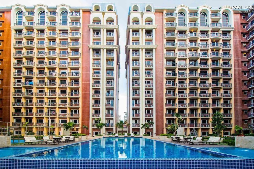 Monarch Parksuites - Balmoral Place Paranaque City Exterior foto