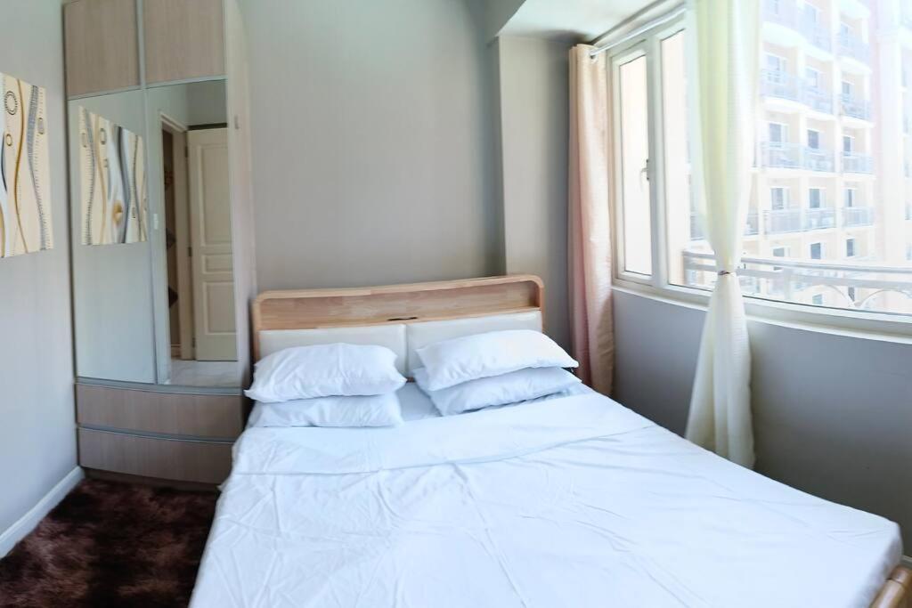 Monarch Parksuites - Balmoral Place Paranaque City Exterior foto