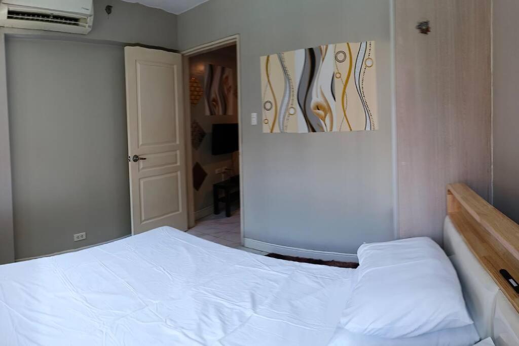 Monarch Parksuites - Balmoral Place Paranaque City Exterior foto